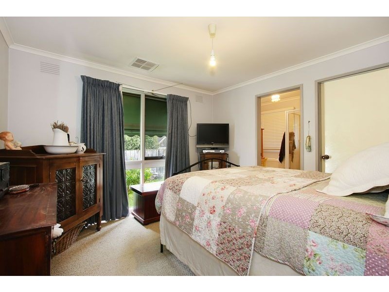 1 Crawley Grove, Ringwood North VIC 3134