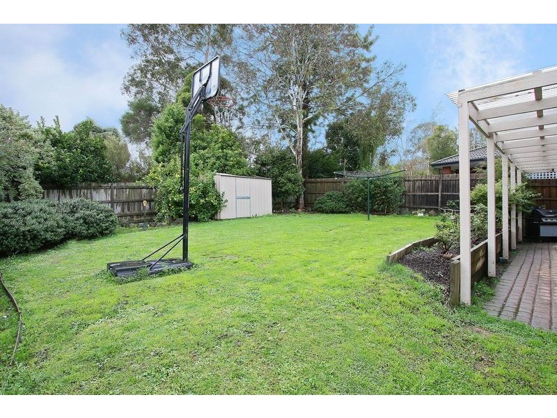 1 Crawley Grove, Ringwood North VIC 3134