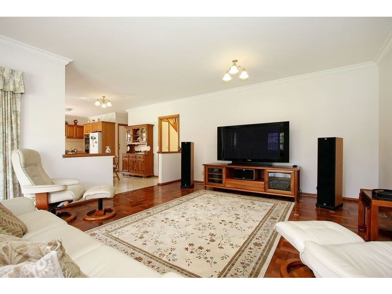 39 Crawley Grove, Ringwood North VIC 3134