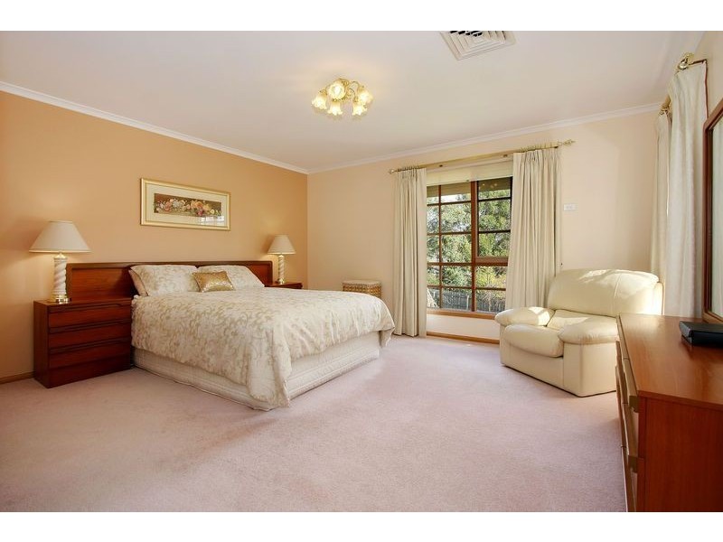 39 Crawley Grove, Ringwood North VIC 3134