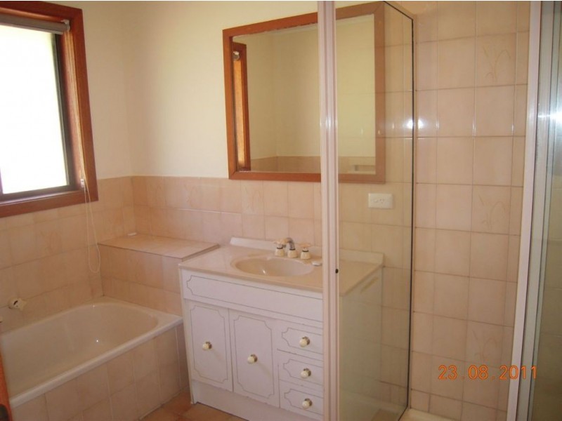 2/8 Dickson Crescent, Ringwood North VIC 3134