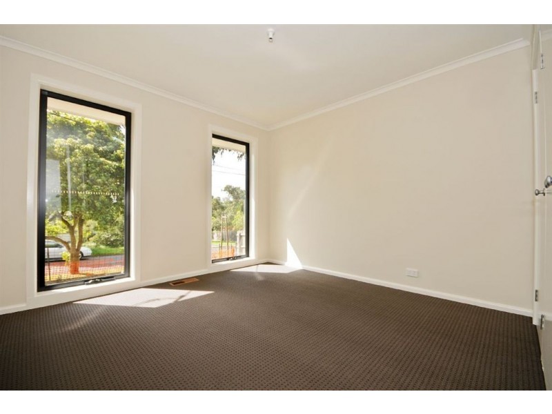 1/70 Belmont Road West, Croydon South VIC 3136