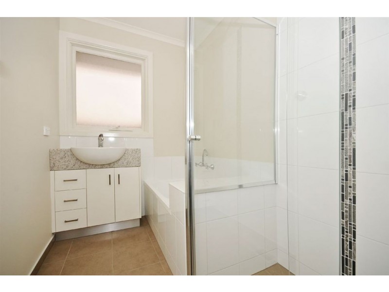 1/70 Belmont Road West, Croydon South VIC 3136