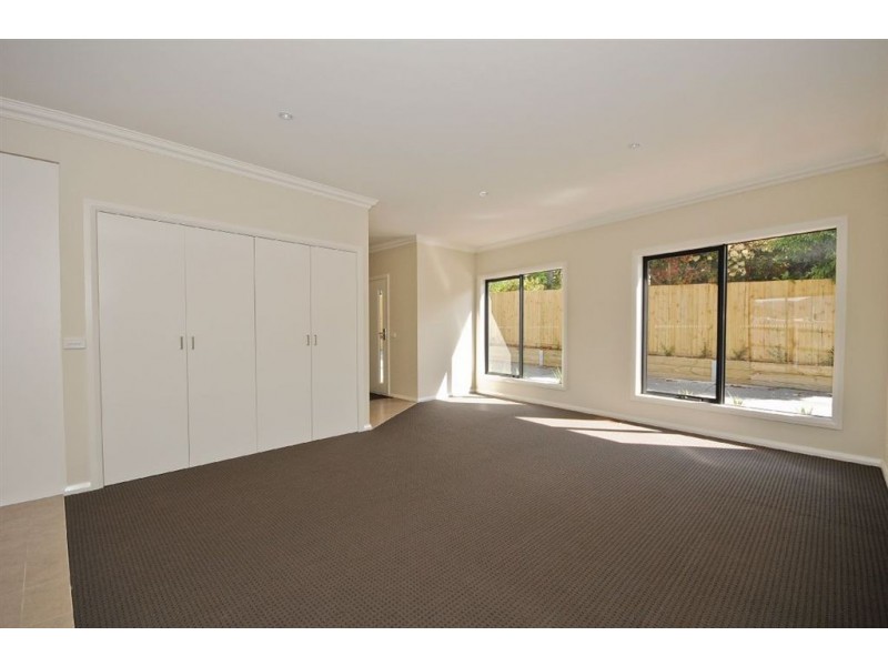 2/70 Belmont Road West, Croydon South VIC 3136