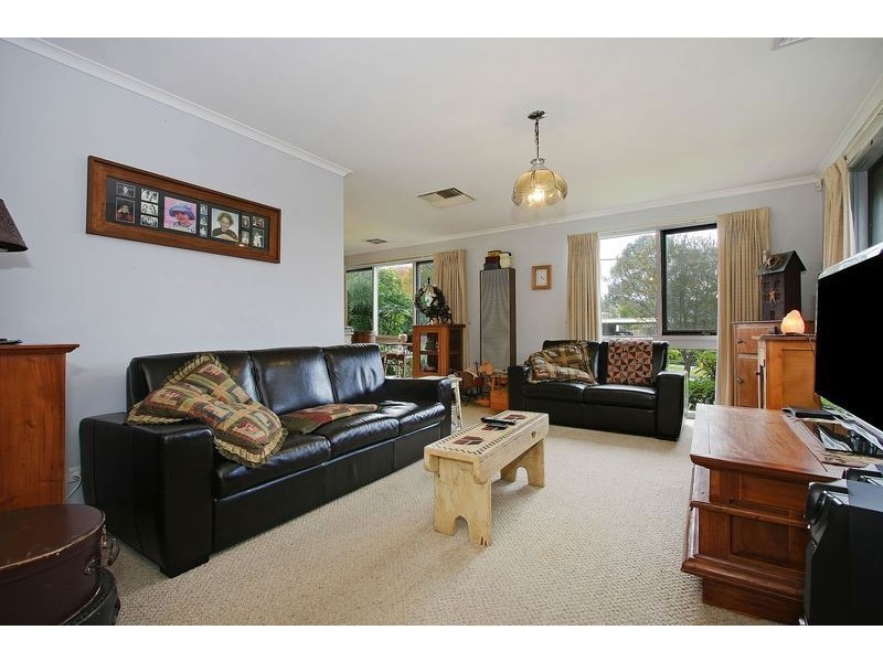 1 Crawley Grove, Ringwood North VIC 3134