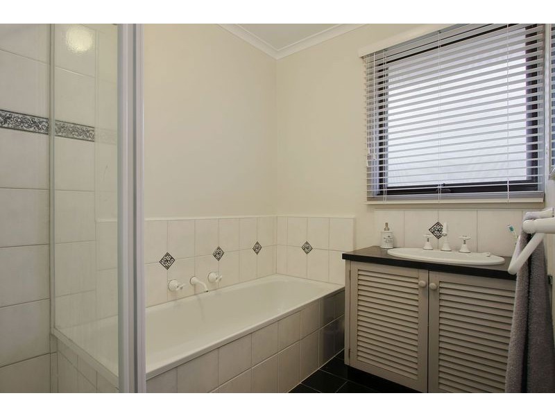 1 Crawley Grove, Ringwood North VIC 3134