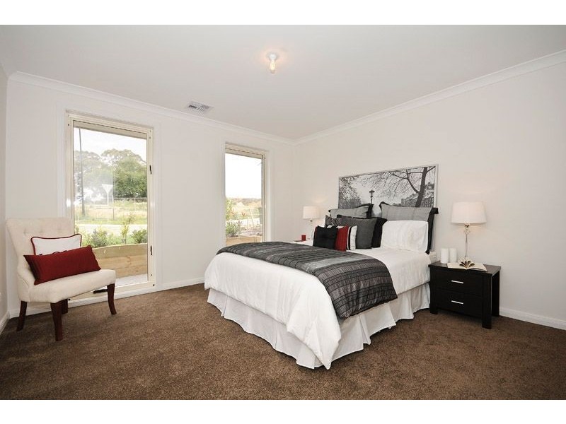 10 Temple Miles Road, Croydon VIC 3136