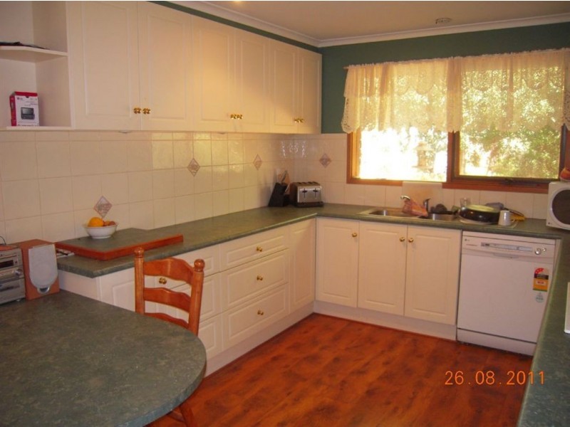 11 Helston Court, Croydon Hills VIC 3136