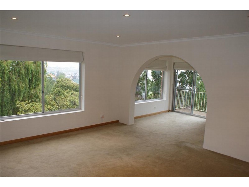 2/13 Quamby Avenue, Sandy Bay TAS 7005