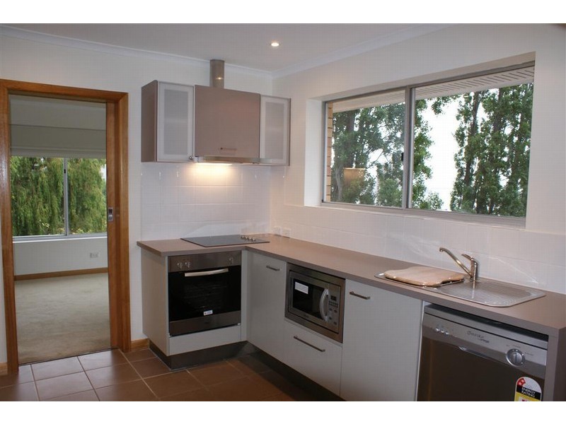 2/13 Quamby Avenue, Sandy Bay TAS 7005