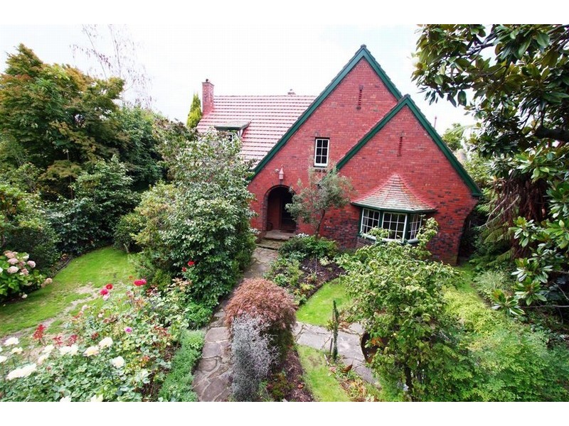 11 Elma Road, Sandy Bay TAS 7005