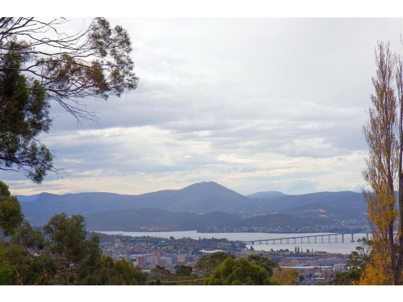 12 Avondale Grove, Mount Nelson TAS 7007