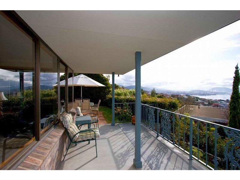 472 Churchill Avenue, Sandy Bay TAS 7005