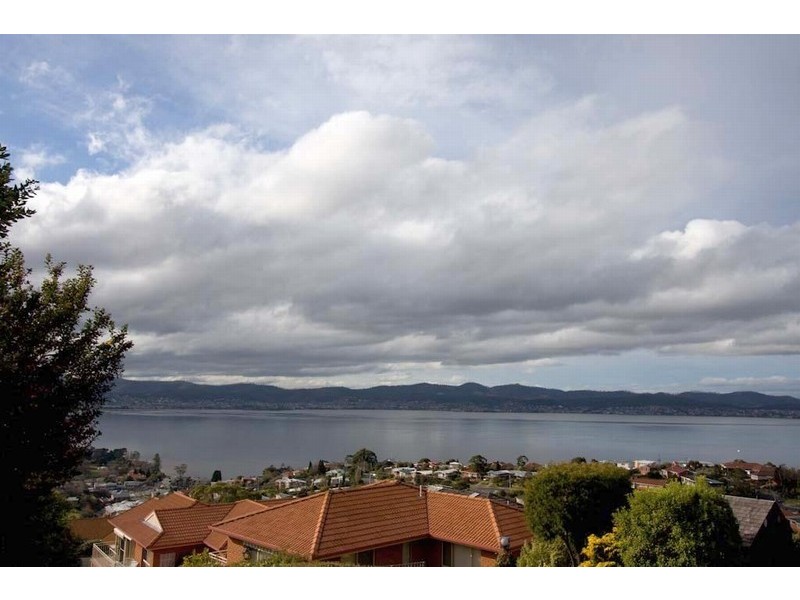 472 Churchill Avenue, Sandy Bay TAS 7005