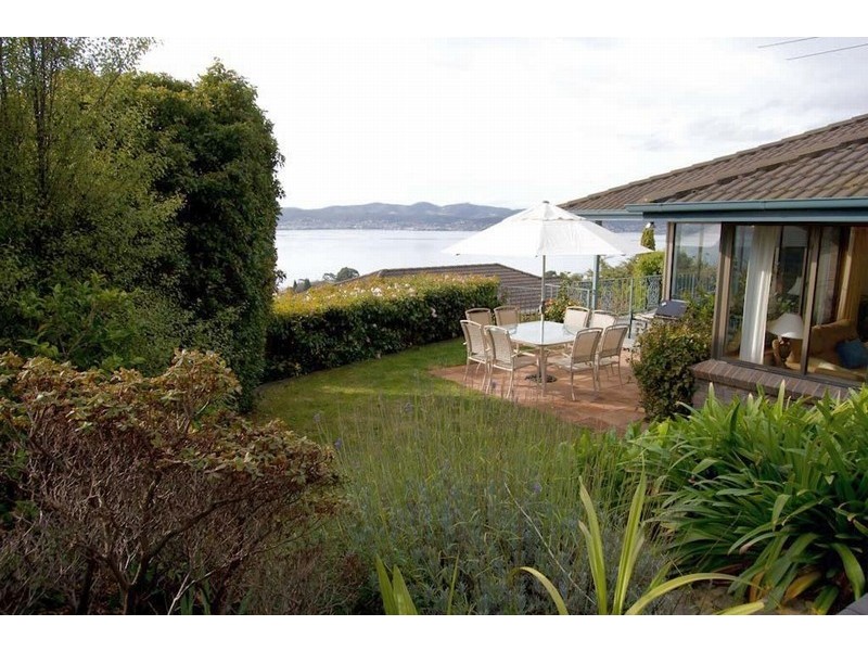 472 Churchill Avenue, Sandy Bay TAS 7005