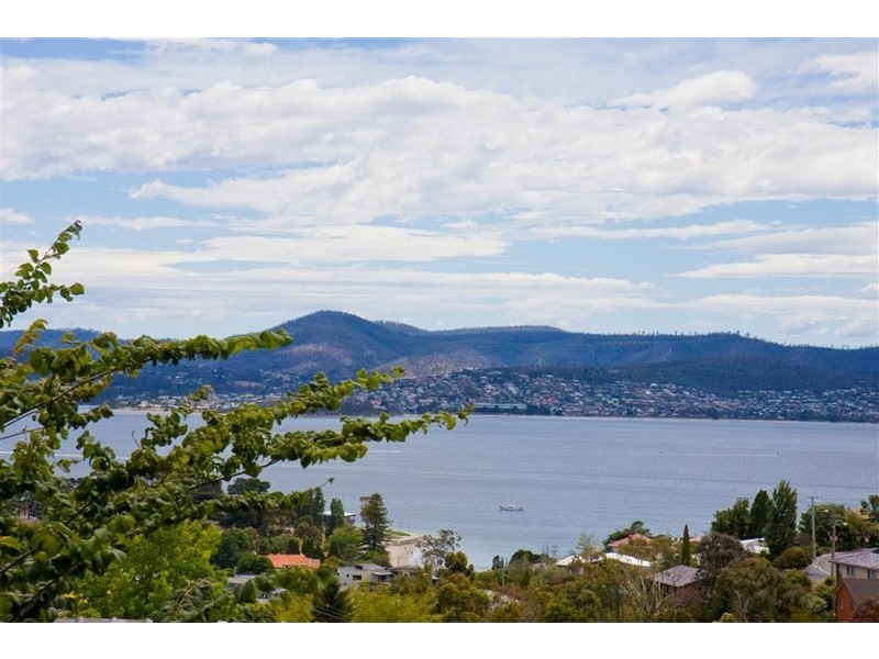 493 Churchill Avenue, Sandy Bay TAS 7005