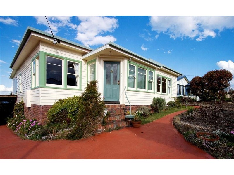 8 Strathern Street, Mount Stuart TAS 7000