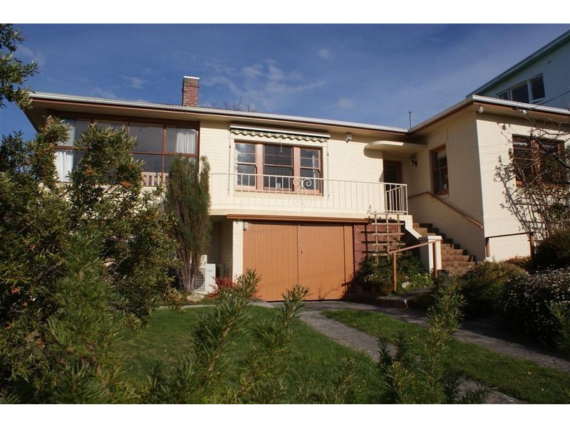 6 Manresa Court, Sandy Bay TAS 7005