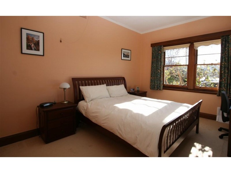 6 Manresa Court, Sandy Bay TAS 7005