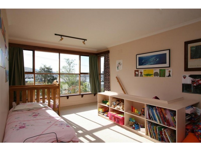 6 Manresa Court, Sandy Bay TAS 7005