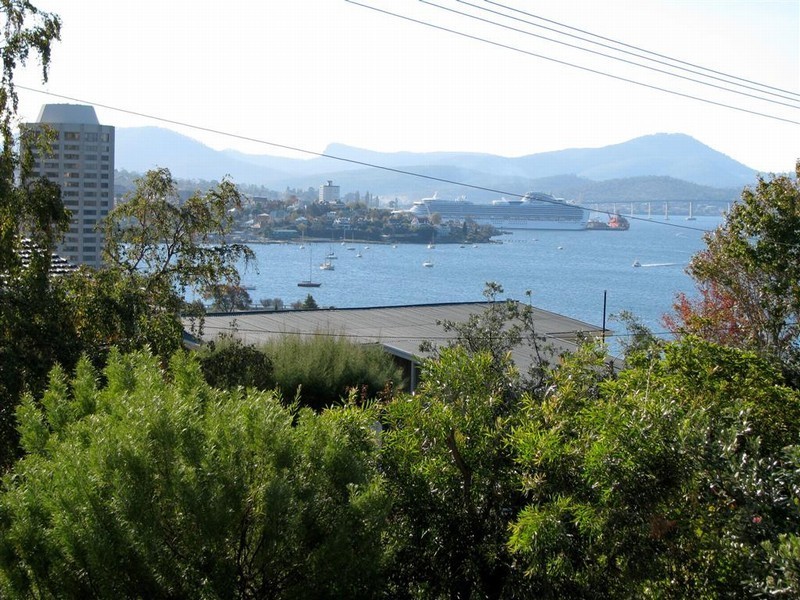 6 Manresa Court, Sandy Bay TAS 7005