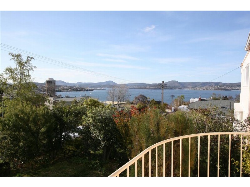 6 Manresa Court, Sandy Bay TAS 7005