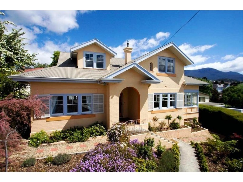 1 Ilfracombe Crescent, Sandy Bay TAS 7005