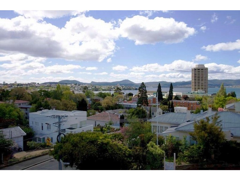 1 Ilfracombe Crescent, Sandy Bay TAS 7005