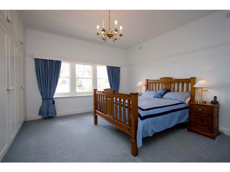 1 Ilfracombe Crescent, Sandy Bay TAS 7005