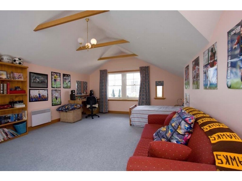 1 Ilfracombe Crescent, Sandy Bay TAS 7005