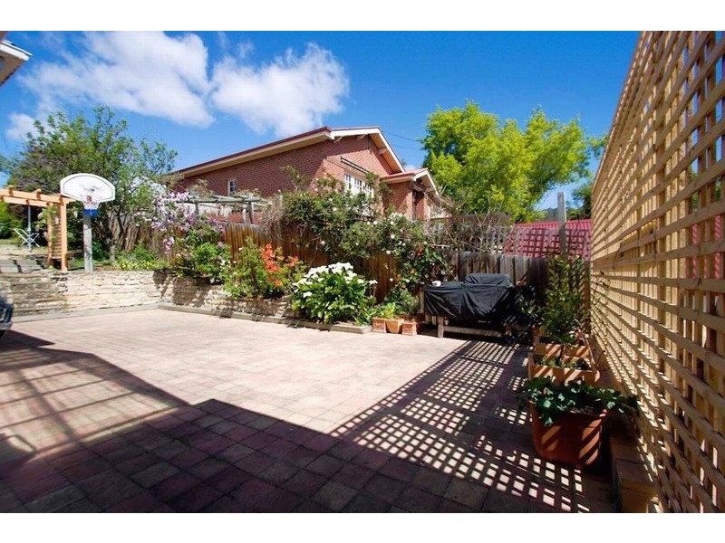 1 Ilfracombe Crescent, Sandy Bay TAS 7005