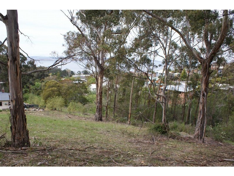 8a Churchill Road, Taroona TAS 7053