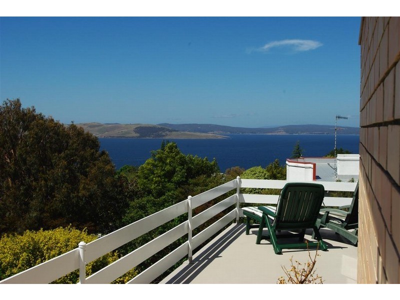 24 Oakleigh Avenue, Taroona TAS 7053