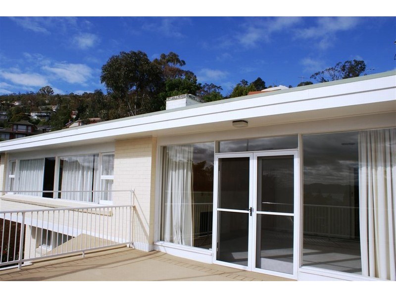 242 Churchill Avenue, Sandy Bay TAS 7005