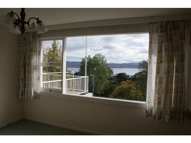 242 Churchill Avenue, Sandy Bay TAS 7005