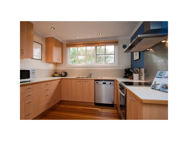 3 Broad Street, Lindisfarne TAS 7015