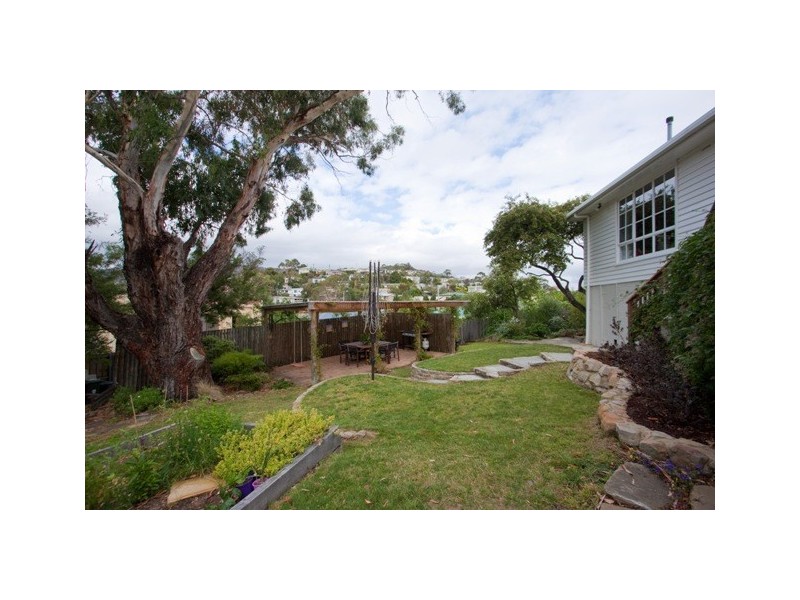 3 Broad Street, Lindisfarne TAS 7015