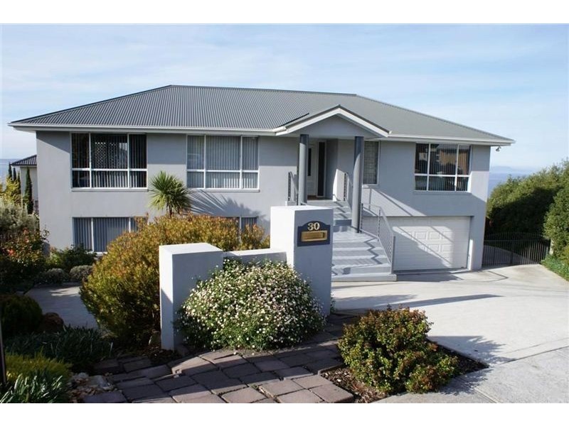 30 Tahune Crescent, Blackmans Bay TAS 7052