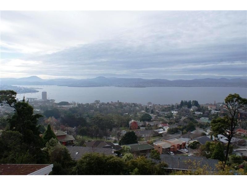 1/8 Cartela Street, Sandy Bay TAS 7005