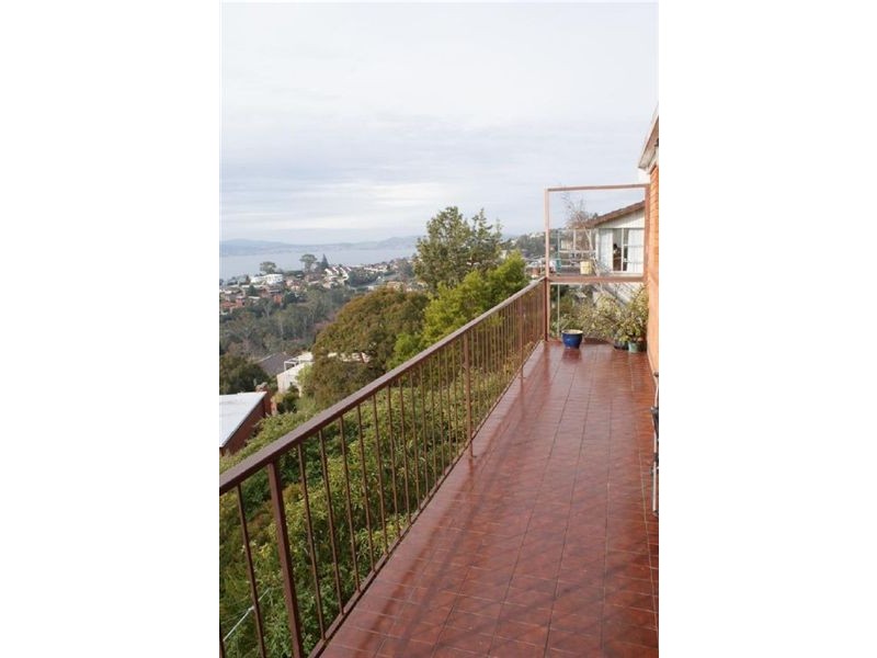 1/8 Cartela Street, Sandy Bay TAS 7005