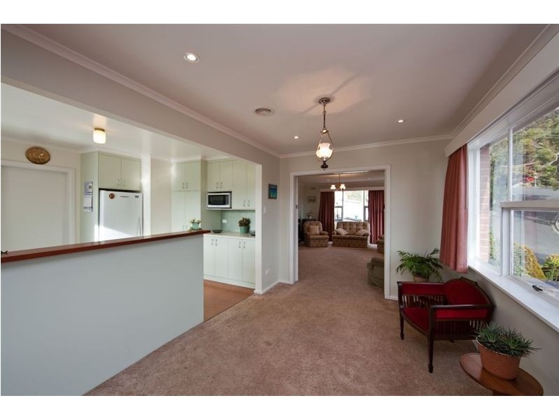 18 St Helens Street, Lindisfarne TAS 7015