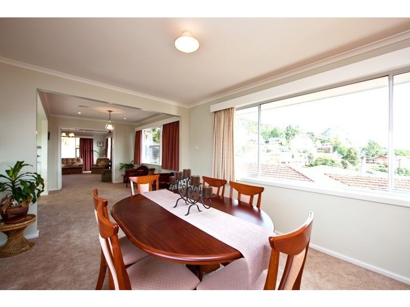 18 St Helens Street, Lindisfarne TAS 7015