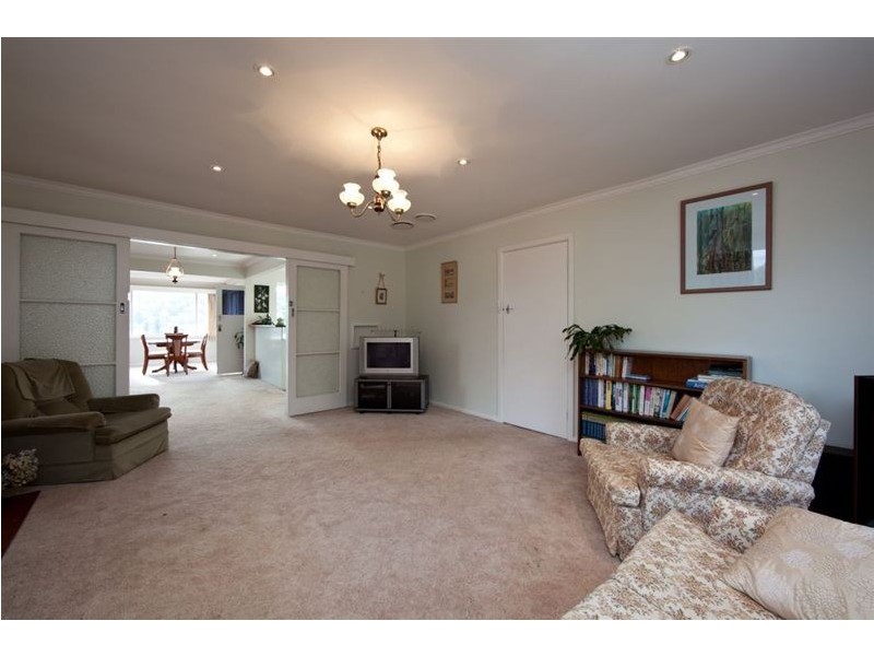 18 St Helens Street, Lindisfarne TAS 7015