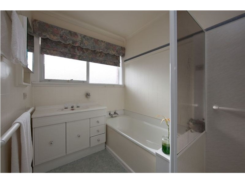 18 St Helens Street, Lindisfarne TAS 7015