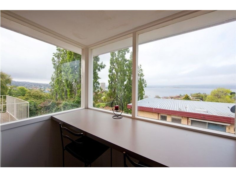 2/13A Quamby Avenue, Sandy Bay TAS 7005
