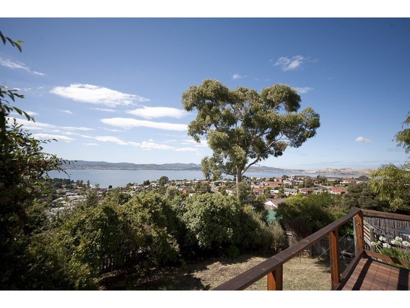 483 Churchill Avenue, Sandy Bay TAS 7005