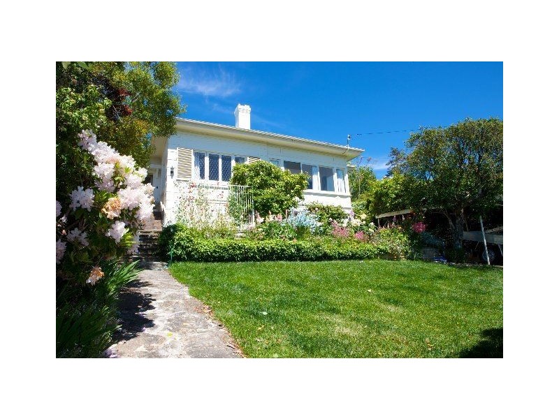 11 Red Knigts Road, Sandy Bay TAS 7005