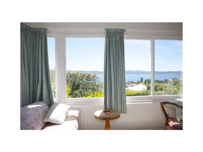 11 Red Knigts Road, Sandy Bay TAS 7005