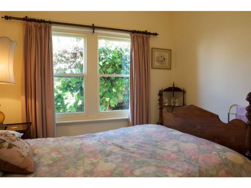 11 Red Knigts Road, Sandy Bay TAS 7005