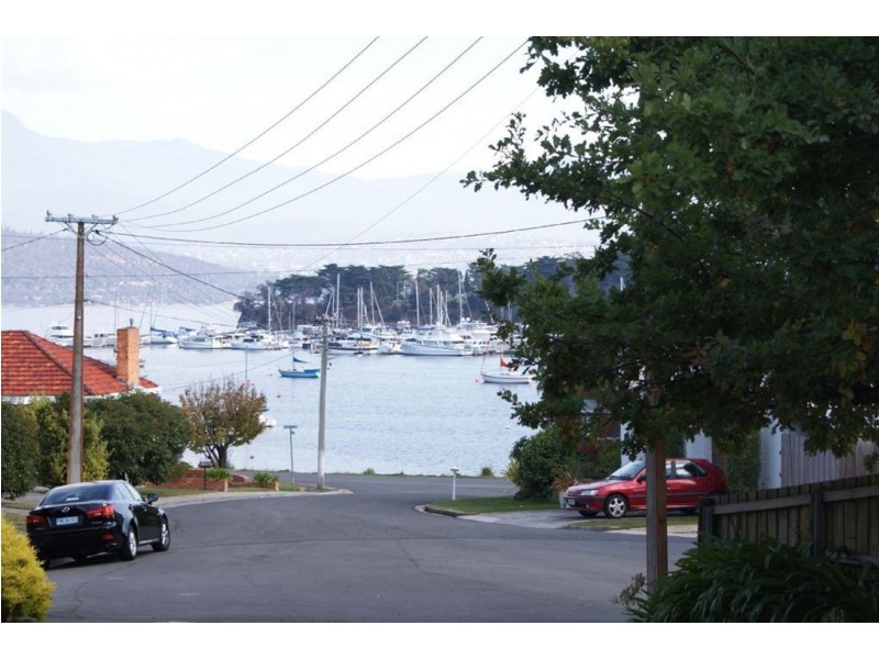 5 Selbourne Place, Lindisfarne TAS 7015